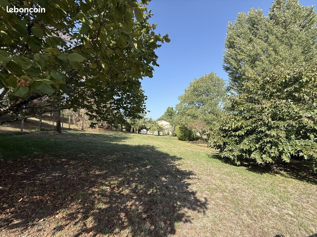 Terrain à bâtir de 750 m² à LIBOURNE (33) · 70 000 €
