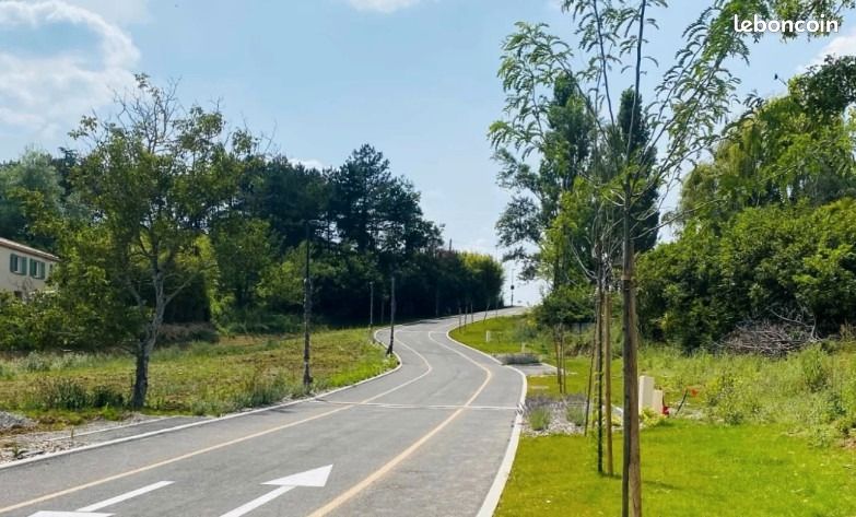 Terrain 1343 m² · à Clermont-le-Fort · 139 900 €