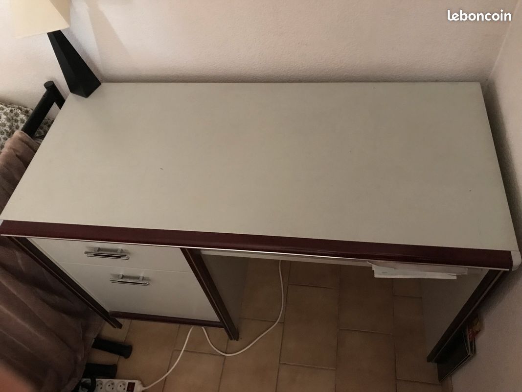 Bureau pièce ou chambre (image 1)