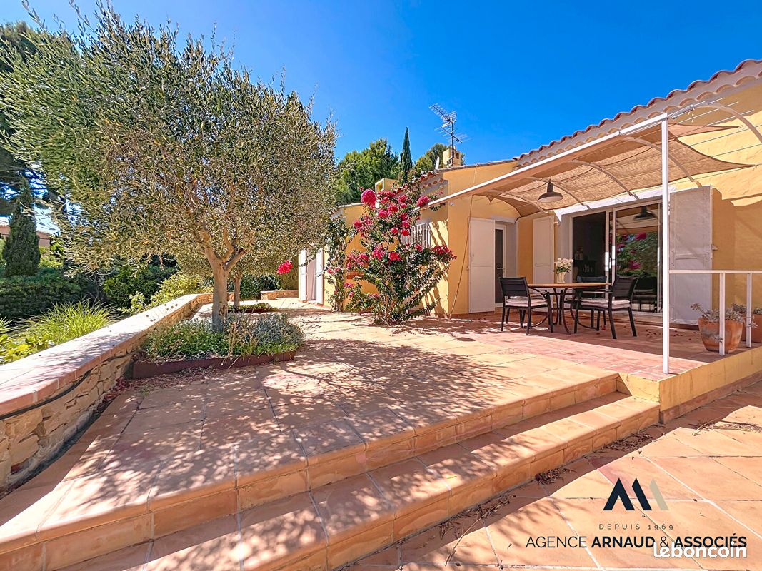 Maison 6 pièces 245 m² · à Saint-Cyr-sur-Mer · 245 m² · 1 300 000 €