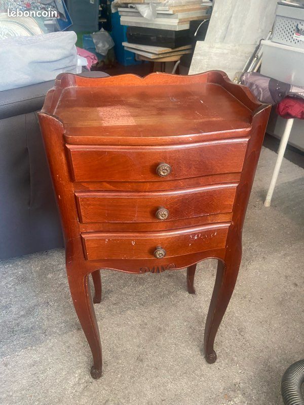 2 meubles en merisier ancien vendus ensembles ou séparément : 50 e pour la table de chevet sur hauts pieds avec 3 tiroirs… (image 1)