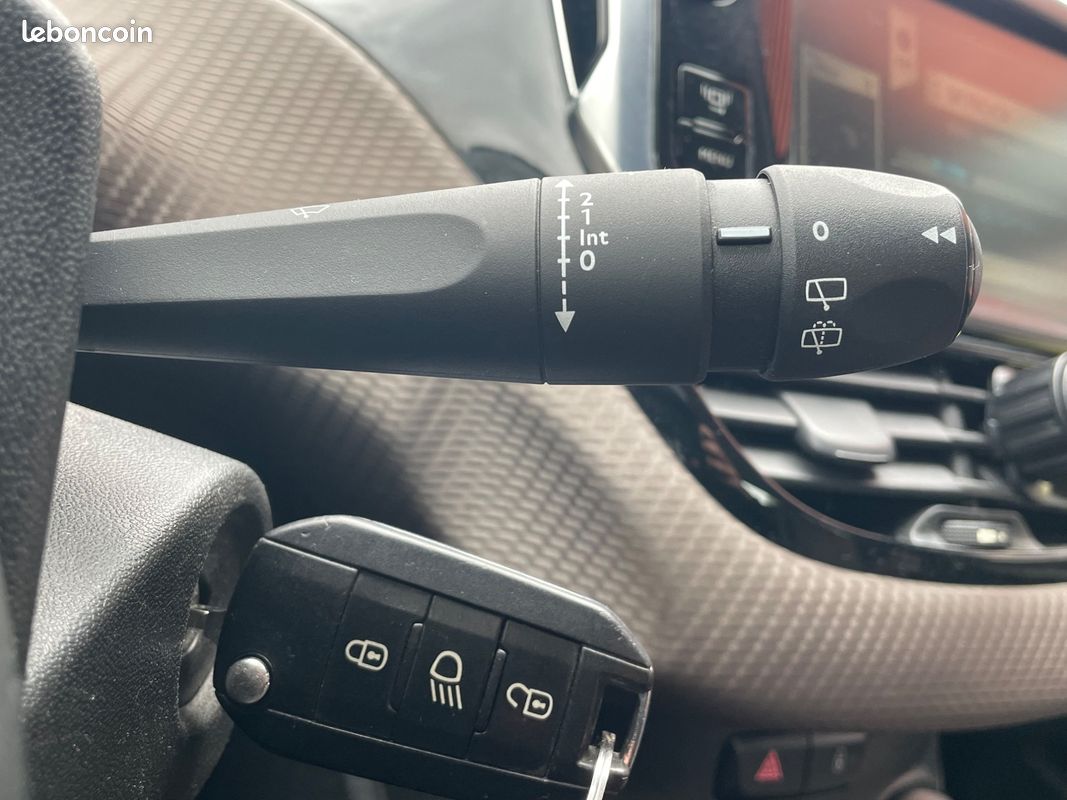 PEUGEOT 2008 1.2 80CV ACCESS (SUIVI COMPLEt) (image 21)
