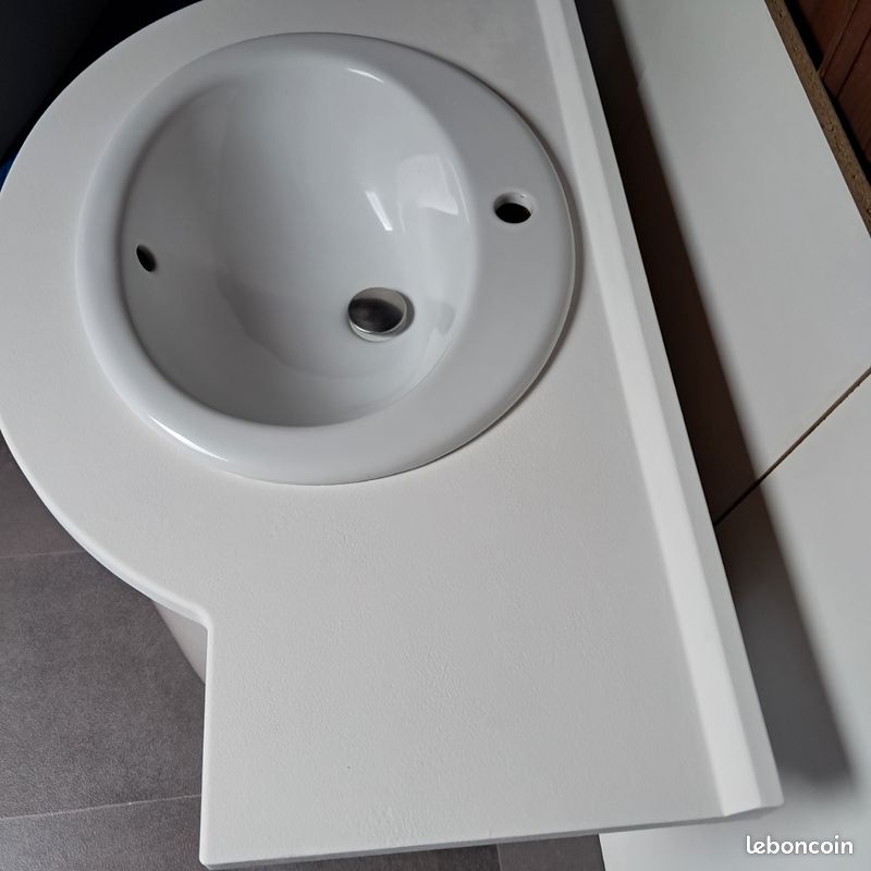 Meuble à suspendre avec vasque et porte-serviettes (image 6)