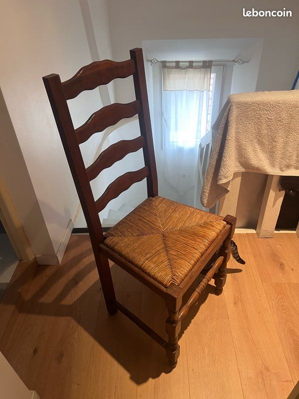 14 Chaise en bois (image 1)