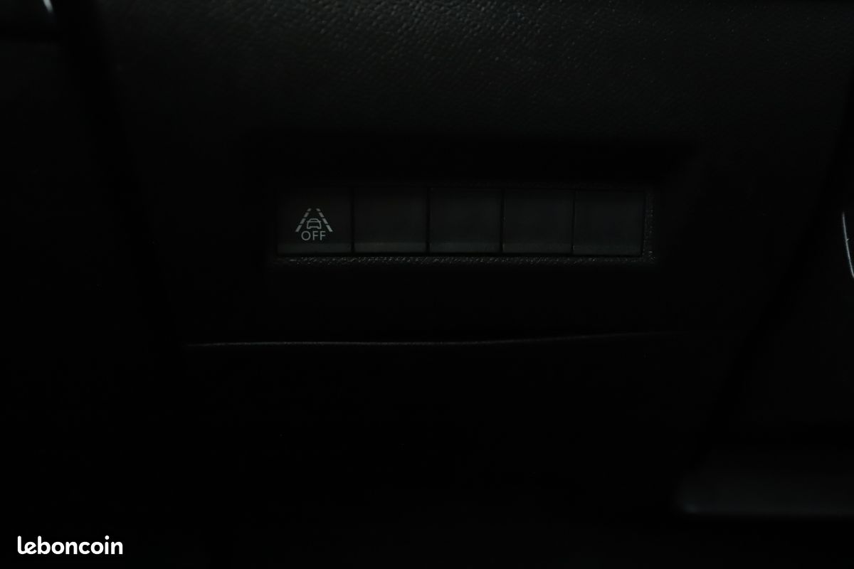 Peugeot 208 1.2 PureTech GT 100 ch (image 22)