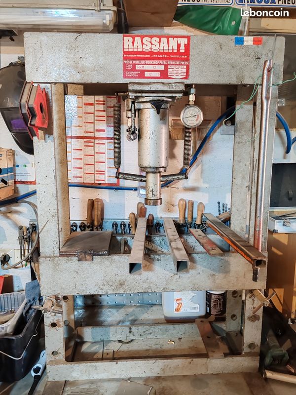 Presse hydraulique rassant - Équipements industriels