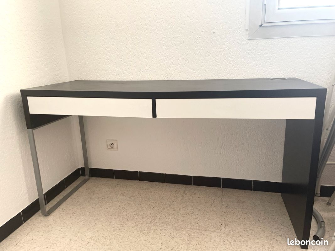Bureau de travail (image 1)