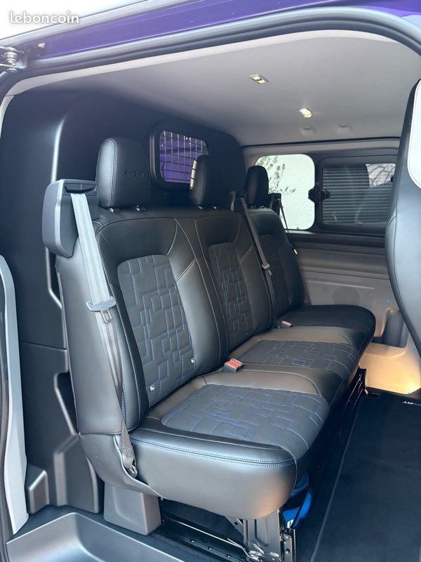 Ford Transit Custom MS-RT L2H1 - PHEV 233 ch – Turini purple SVO – Attelage Électrique – Dash Cam – Phares DSS – Double Porte Latérale – Neuf 70 km (image 8)
