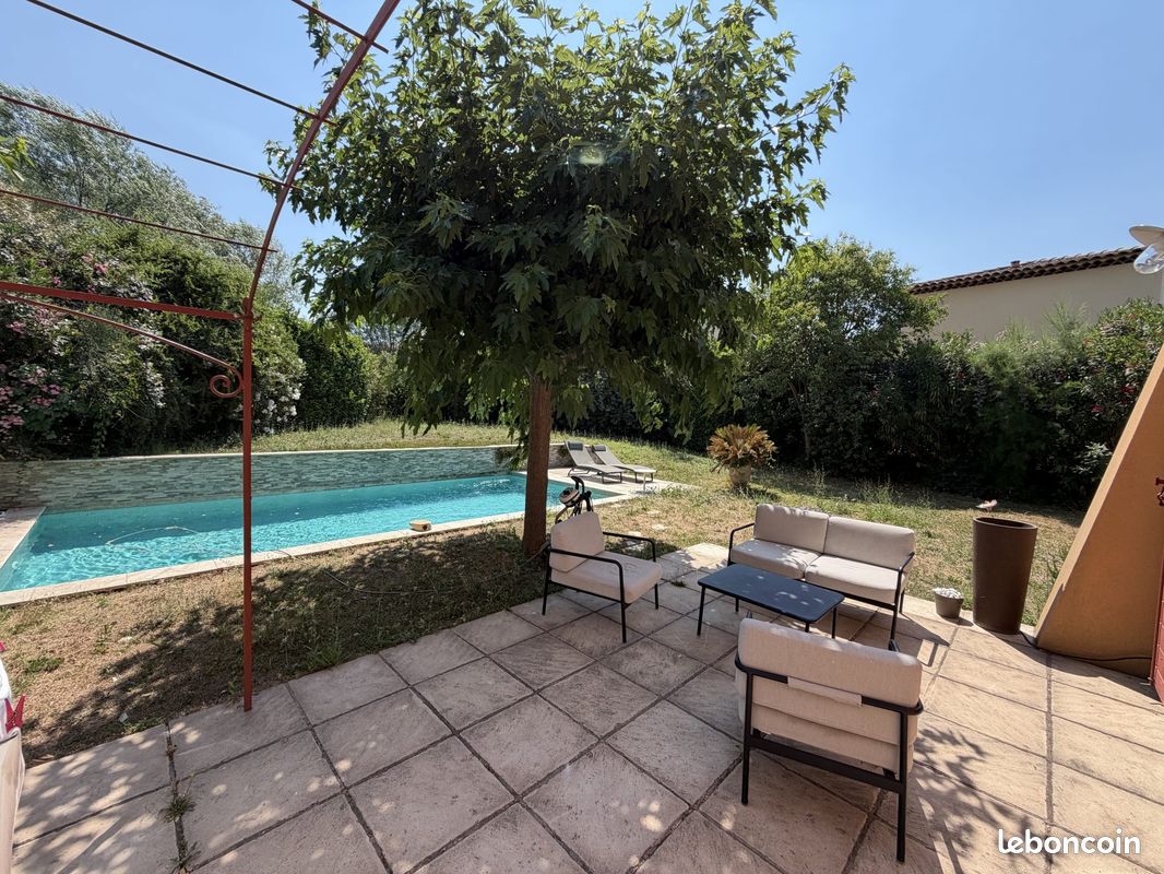 Maison 5 pièces 137 m² · à Bouc-Bel-Air · 137 m² · 2 800 €