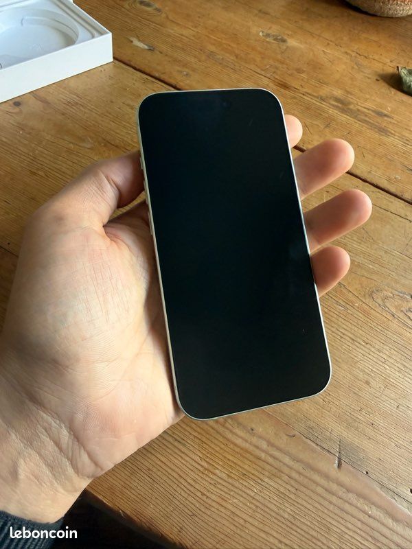 IPhone 15 en très bon état – Très bien entretenu (image 1)
