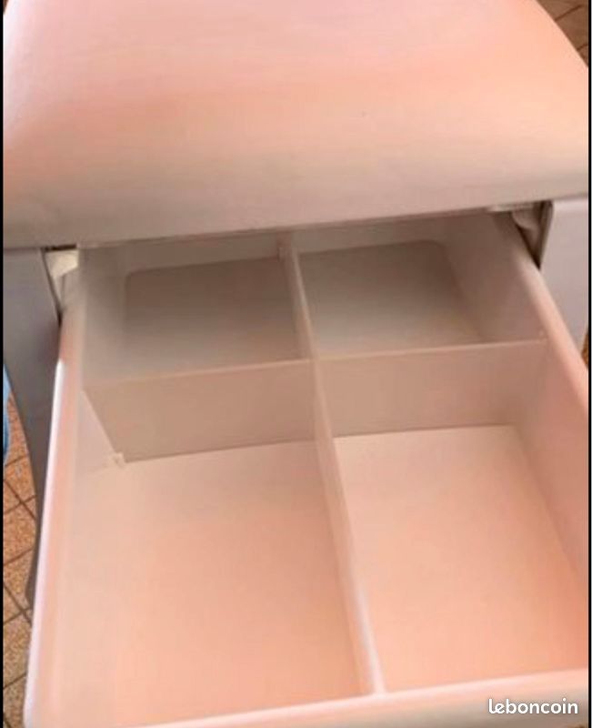Tabouret + Table d'appoint blanche pour manucure (image 2)