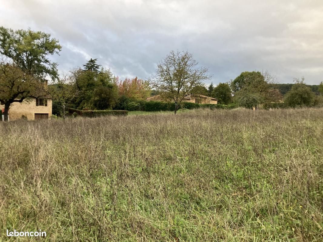 Terrain 1 352 m² Vezac · à Vézac · 35 400 €