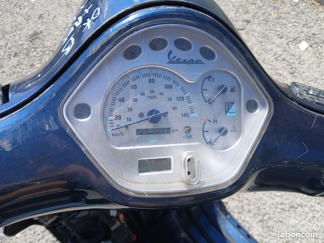 Scooter Vespa 50 / 125 moteur ok (image 4)