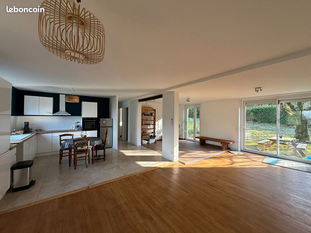 Maison 8 pièces 205 m² · à Aiguefonde · 205 m² · 1 225 €/mois