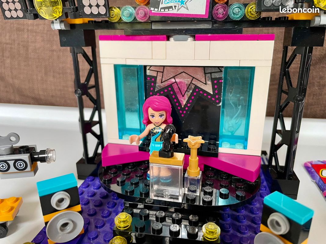 Lego Friends 41117 - Pop Star TV Studio (image 3)