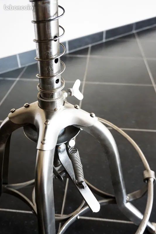 Tabouret industriel (image 3)