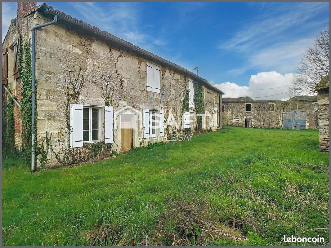 Maison 7 pièces 210 m² · à La Crèche · 210 m² · 110 000 €