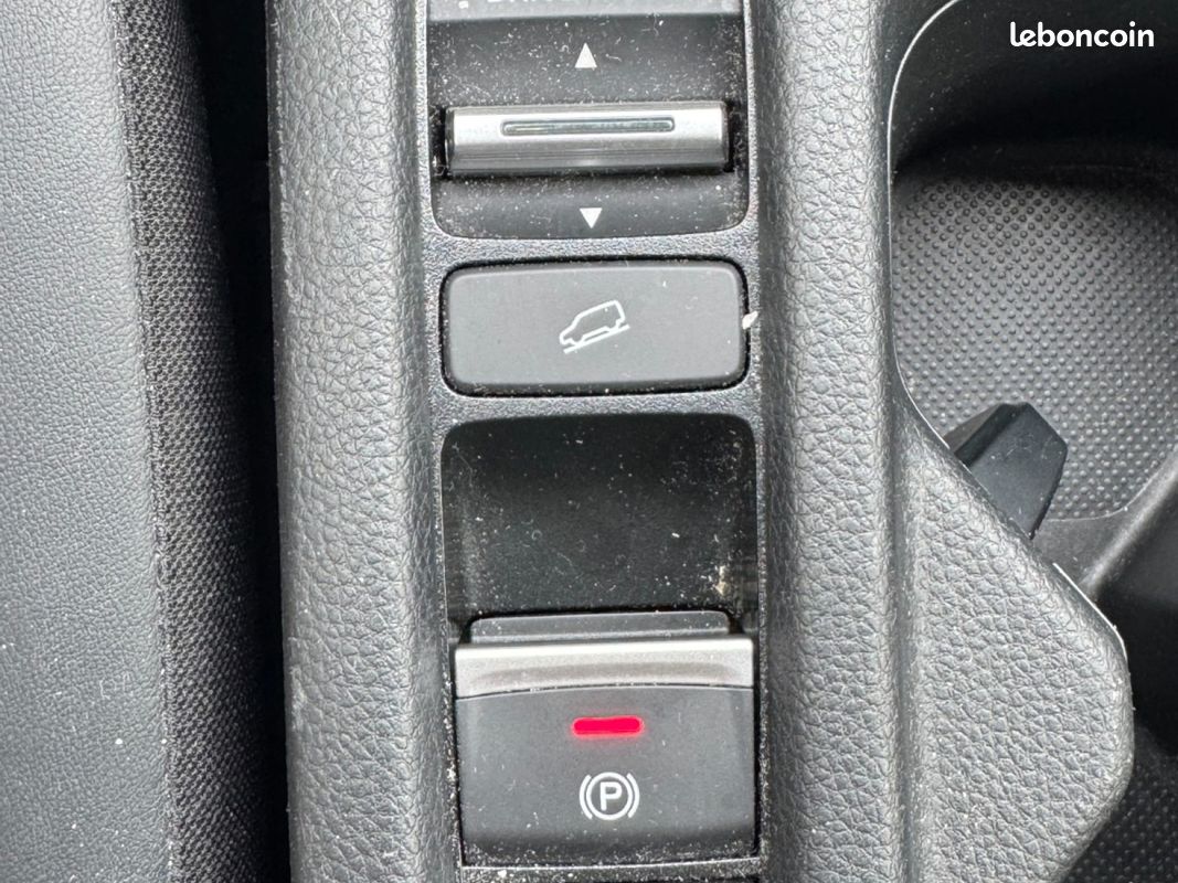 HONDA HR-V E:HEV 1.5 i-MMD Advance ENTRETIEN COMPLET HONDA/ CAMERA DE RECUL/ SIEGES ET VOLANT CHAUFFANTS/ APPLE CAR P (image 27)