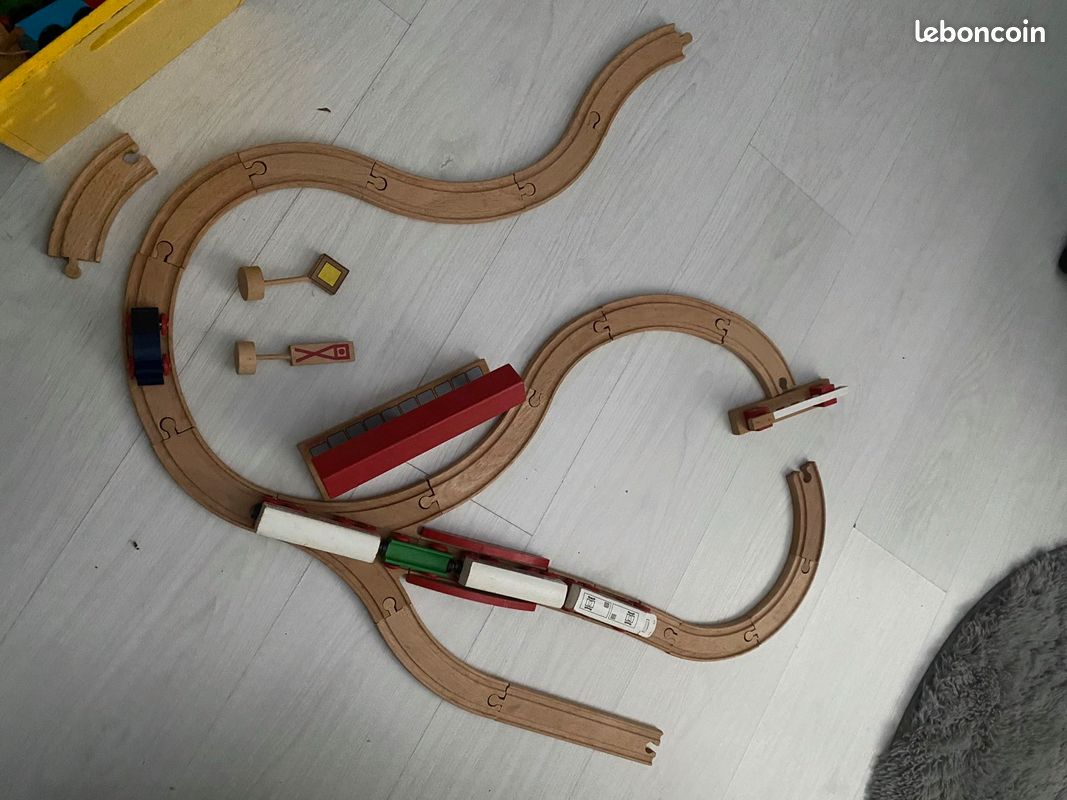 Boîte jeux en bois pour enfants train, gare, rails, immeuble, panneaux (image 2)