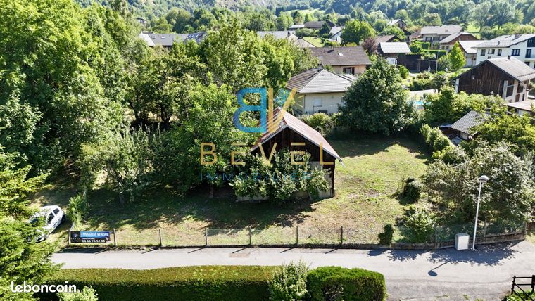 Terrain 1 pièce 1147 m²