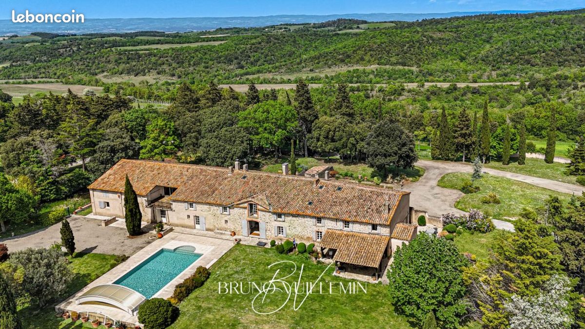 Maison 16 pièces 561 m² · à Carcassonne · 561 m² · 1 895 000 €