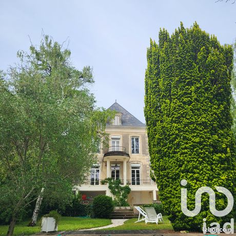Maison 9 pièces 370 m²
