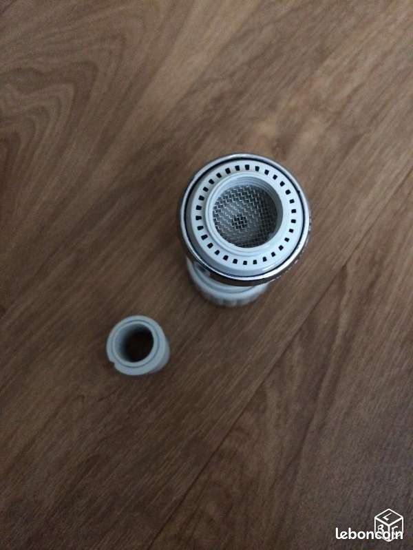 Adaptateur pour robinet jet d'eau orientable (image 3)