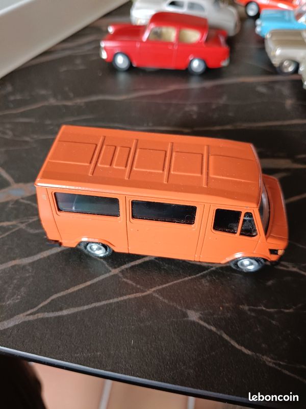 Conrad 1604 Mercedes Benz 207D 307D en orange au 1:50 (image 4)
