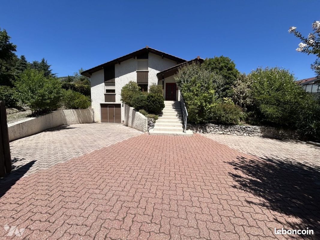 Maison 6 pièces 160 m² · à Claix · 160 m² · 449 000 €
