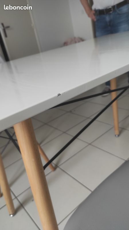 Lot table et 4 chaises (image 5)