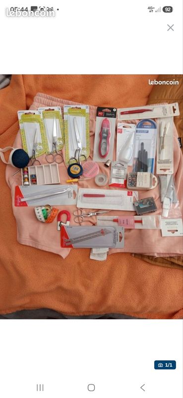 Lot de cizeau et bobine de file couture tout neuf tout emballer (image 1)