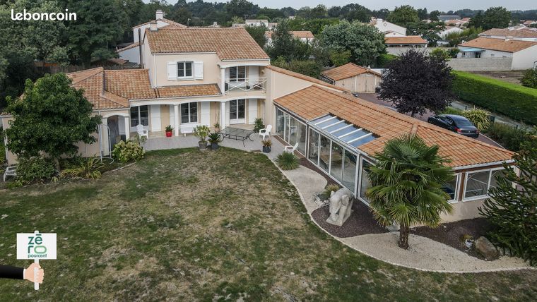 Propriété 7 pièces 233 m²