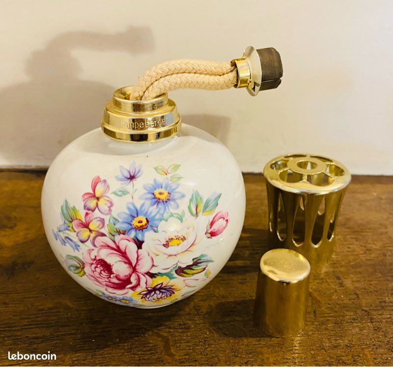 Lampe berger décor romantique en très bon état en ance | Clasf maison-jardin