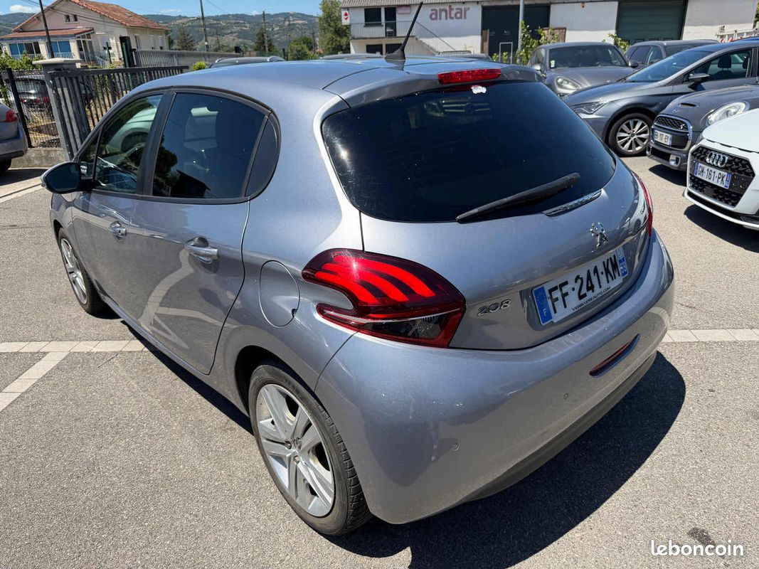 Peugeot 208 phase 2 1.2 vti 82ch garantie (image 3)