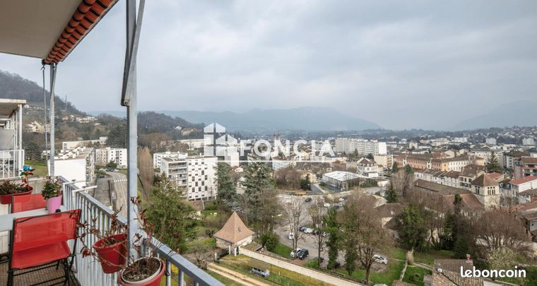 https://img.leboncoin.fr/api/v1/lbcpb1/images/81/39/77/813977970c1baae0fe01fde79596ecb6911252a1.jpg?rule=ad-image