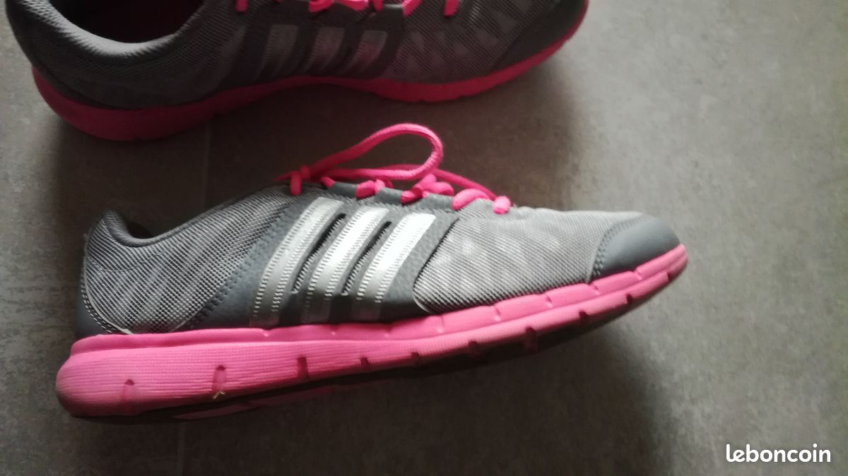 Basket Adidas Femme très souples très bon etat comme neuves