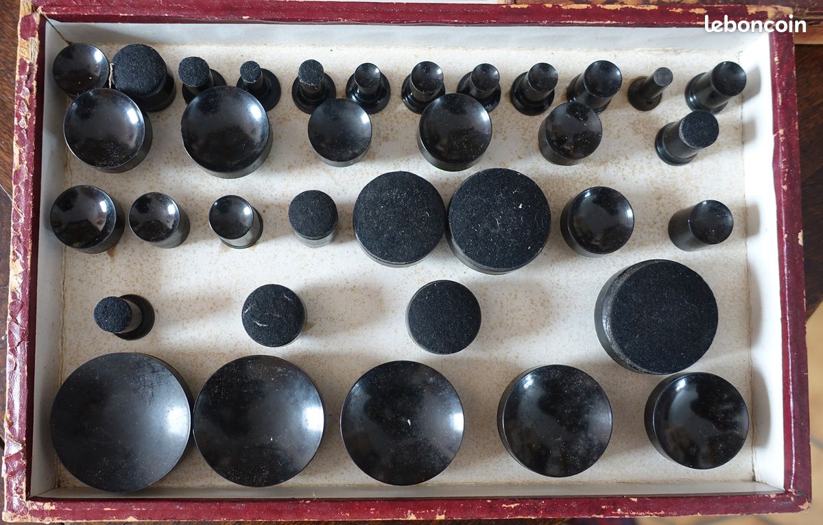 Potence complète pour poser les verres, avec 30 tasseaux, sur socle