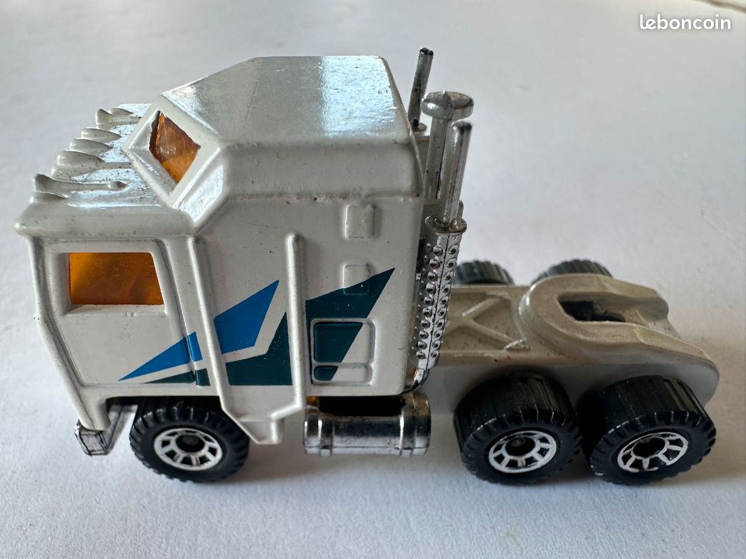 Miniature camion tracking pour collection (image 3)