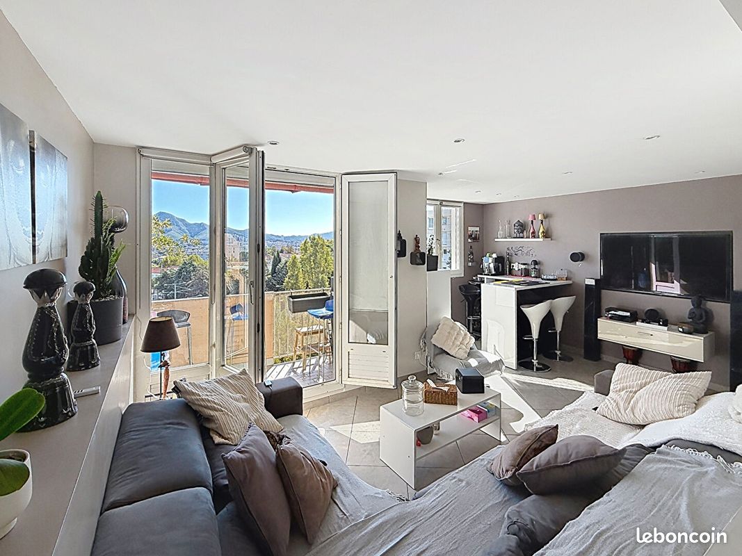 Appartement 5 pièces 96 m² · à Marseille · 96 m² · 210 000 €