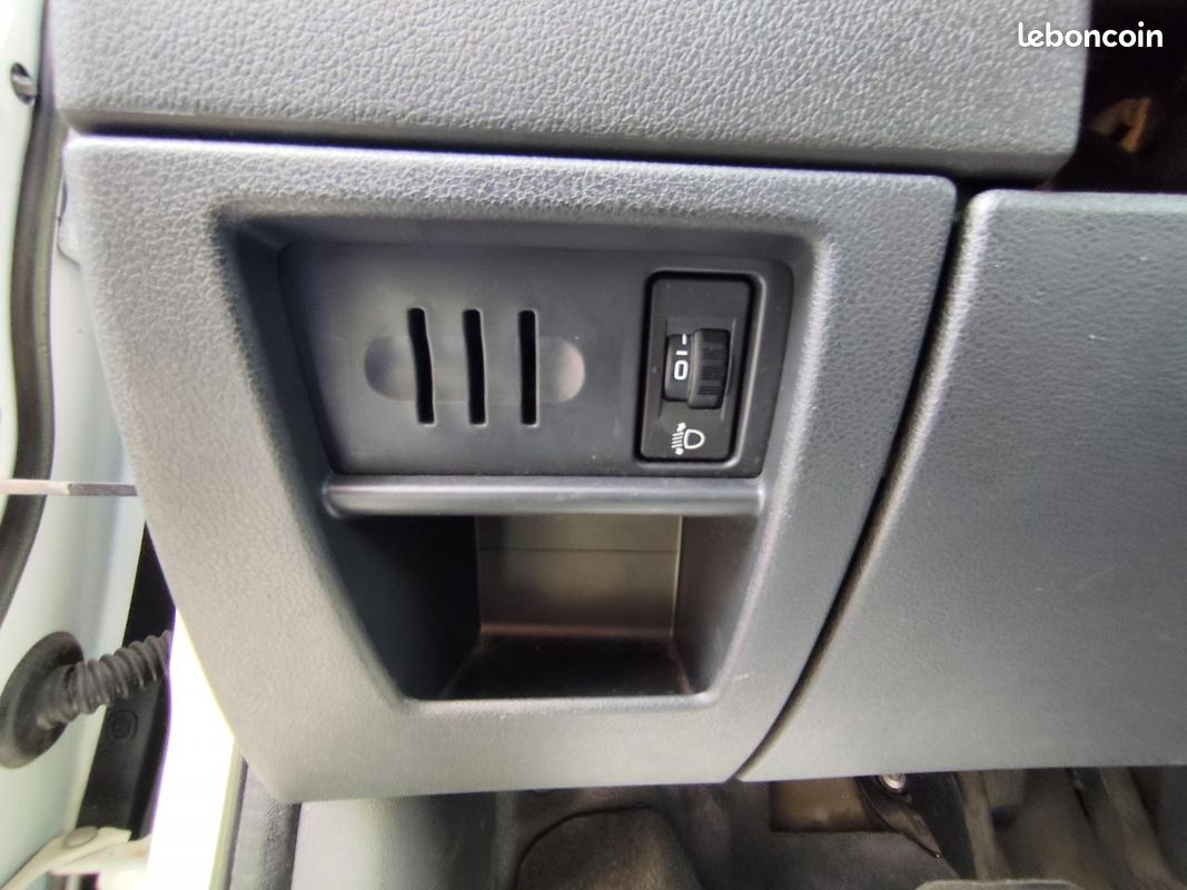 PEUGEOT 3008 1.6 e-HDi FAP - 115 - BV MP6 Business Pack PHASE 1 (image 18)
