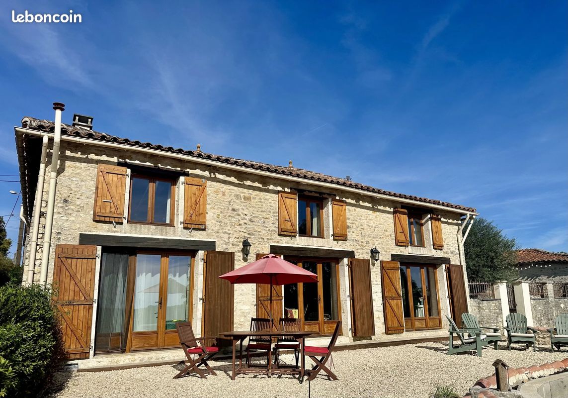Maison 8 pièces 287 m² · à Cellefrouin · 287 m² · 355 100 €