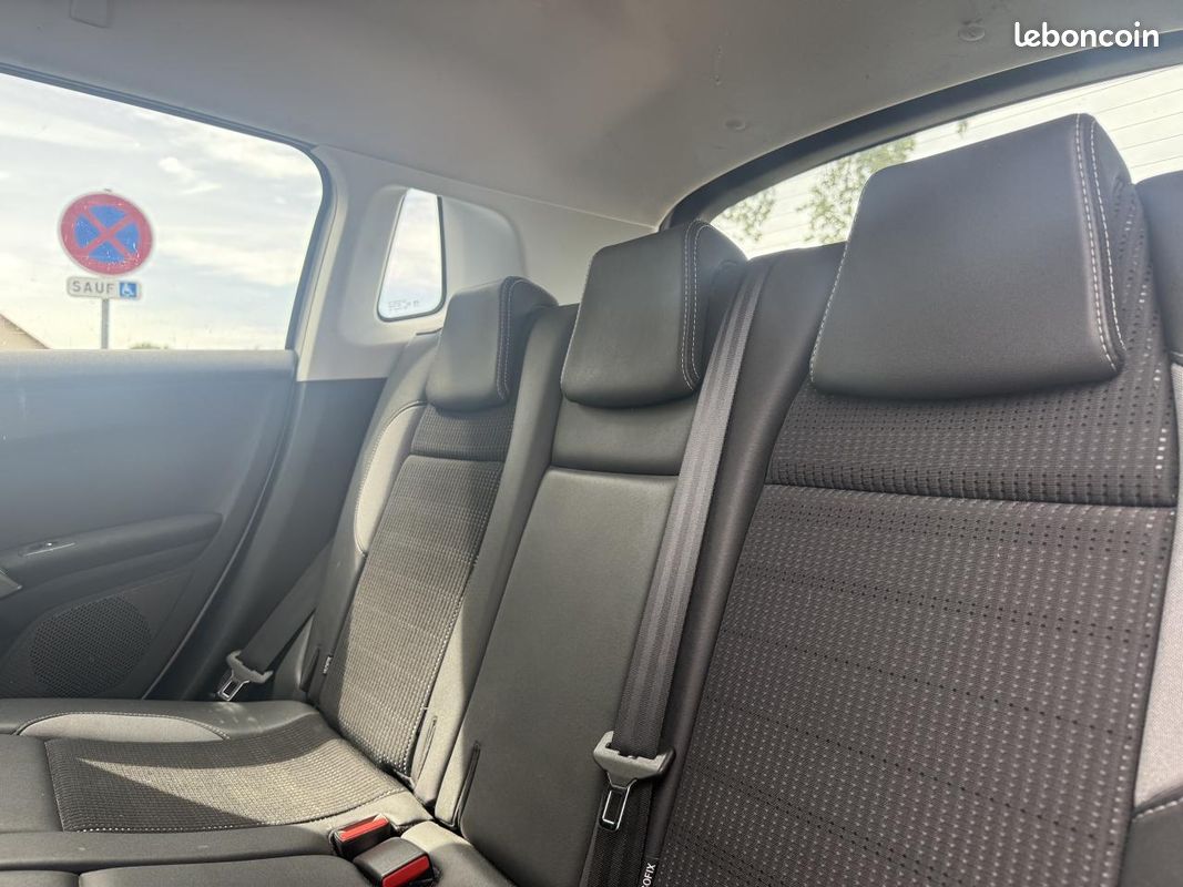 PEUGEOT 2008 1.2i 110CH BV EAT6 Allure (image 12)