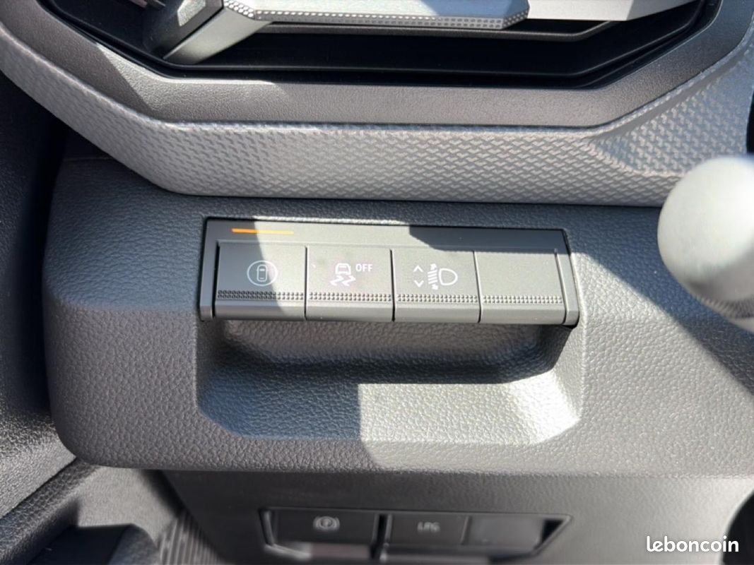 DACIA DUSTER 1.2 hybrid-g 150 expression 4x4 (image 12)