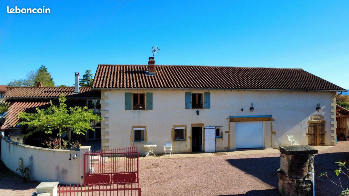 Maison 8 pièces 201 m² · à Ligny-en-Brionnais · 201 m² · 295 000 €