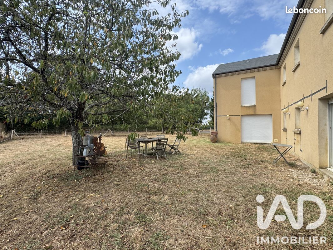 Maison 8 pièces 243 m² · à Challuy · 243 m² · 295 000 €