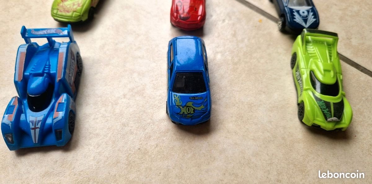 Lot de 11 petites voitures dont cars (image 4)