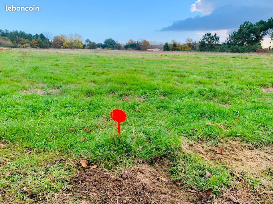 Terrain à bâtir de 445 m² à LE CHAY (17) · 71 750 €