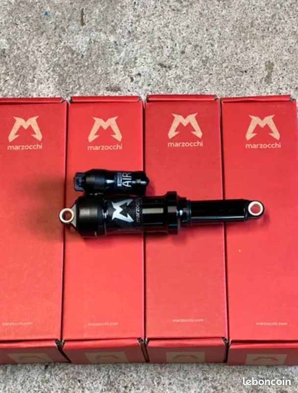 Amortisseur Arrière Air Marzocchi Bomber - 230mm X 60mm - Réservoir EVOL LV Asymétrique - Pour VTT Descente