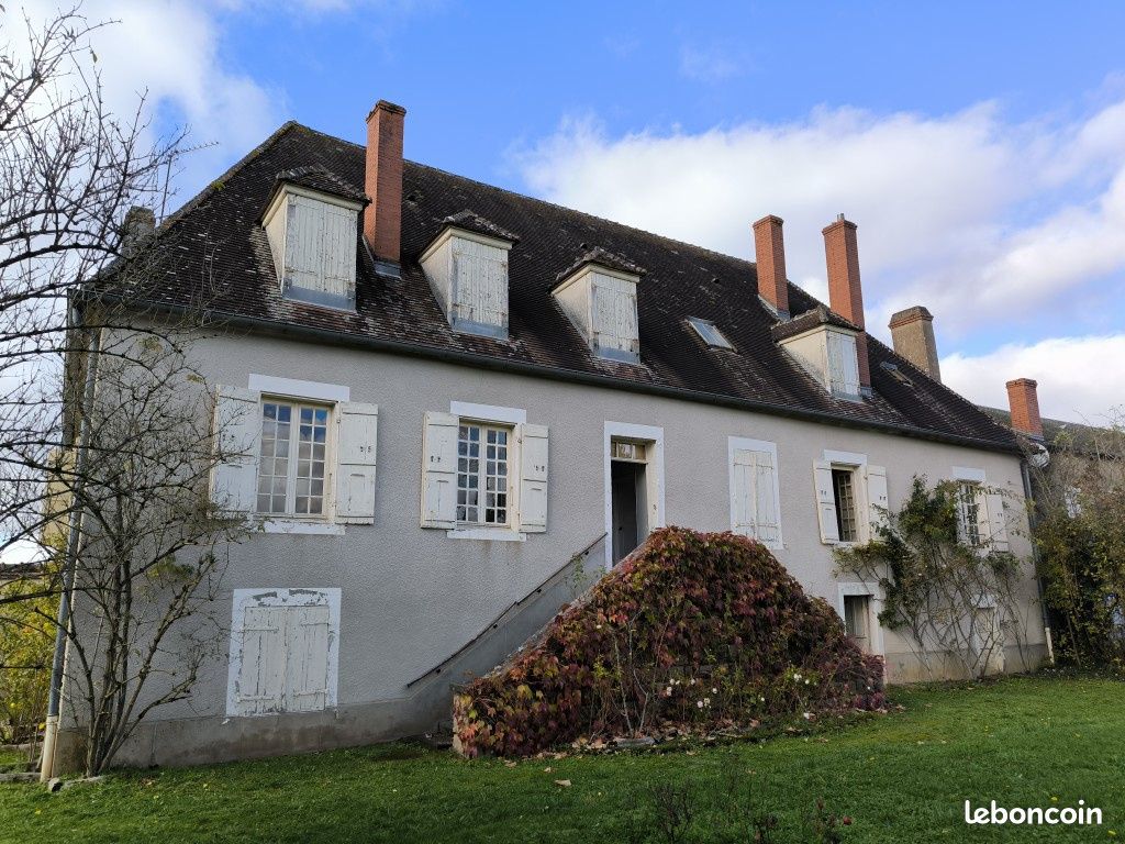 Maison 10 pièces 255 m² · à Aunay-en-Bazois · 255 m² · 172 800 €