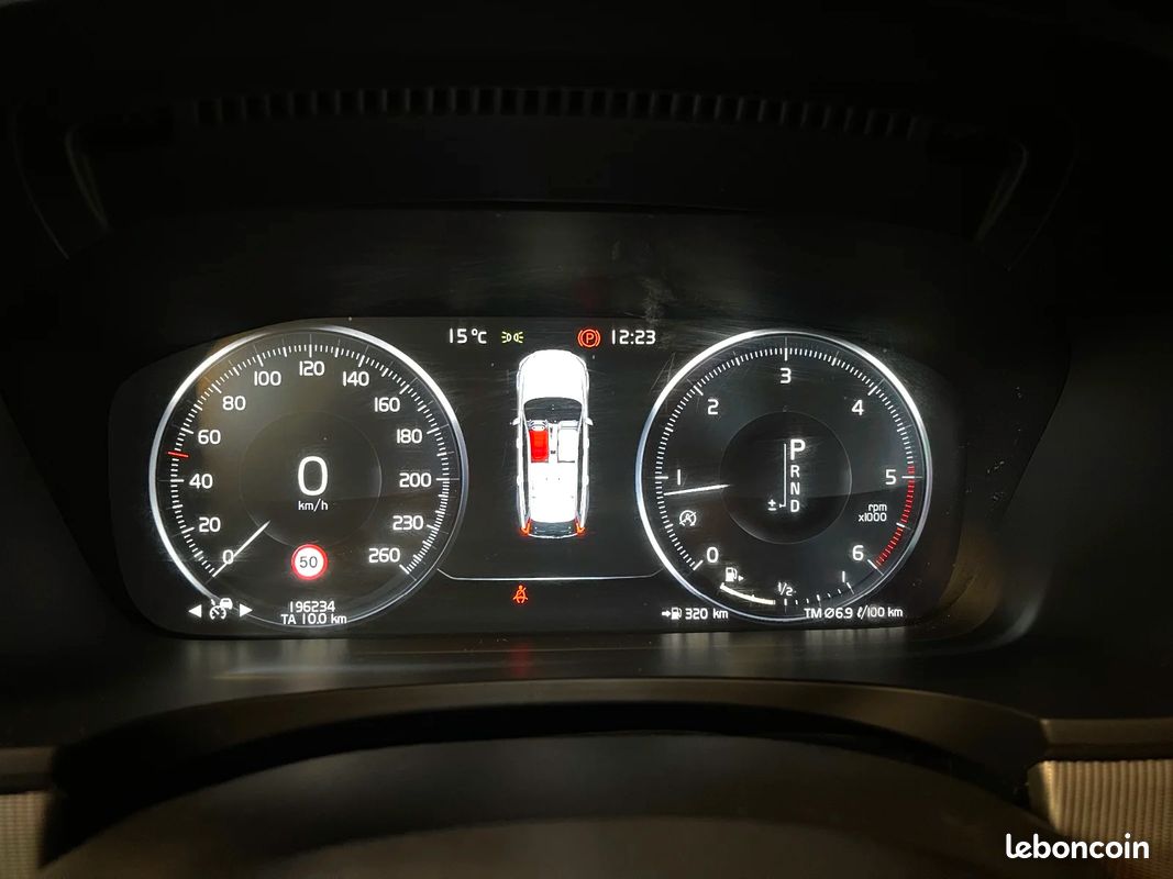 VOLVO V90 CROSS COUNTRY D4 AWD 190 ch Geartronic 8 Cross Country Luxe / Distribution à Jour / 4 pneus récents / Attelage (image 12)